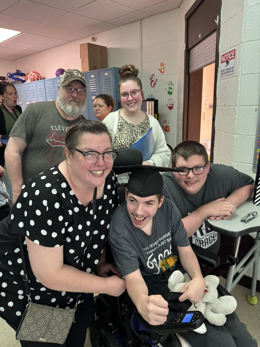 🎉 It’s a GREAT day to be a Malvern Hornet! 🐝

🎓 Congratulations, Duane Ritter!
Today we celebrate your graduation from Carroll Hills School — a proud moment shared with your family and all of us at Malvern.

👏 Great job, Duane! We are so proud of you!