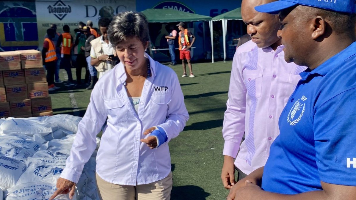 WFP Haiti (PAM) 🕊️ (@wfp_haiti) on Twitter photo Lorsque des personnes sont forcées de fuir leurs maisons à cause de la violence, <a href="/WFP/">World Food Programme</a> travaille avec le gouvernement pour leur offrir une réponse de première ligne.
Cette semaine, le PAM distribue de la nourriture à 14K personnes déplacées par les groupes armés à Kenscoff. Lorsque des personnes sont forcées de fuir leurs maisons à cause de la violence, <a href="/WFP/">World Food Programme</a> travaille avec le gouvernement pour leur offrir une réponse de première ligne.
Cette semaine, le PAM distribue de la nourriture à 14K personnes déplacées par les groupes armés à Kenscoff.