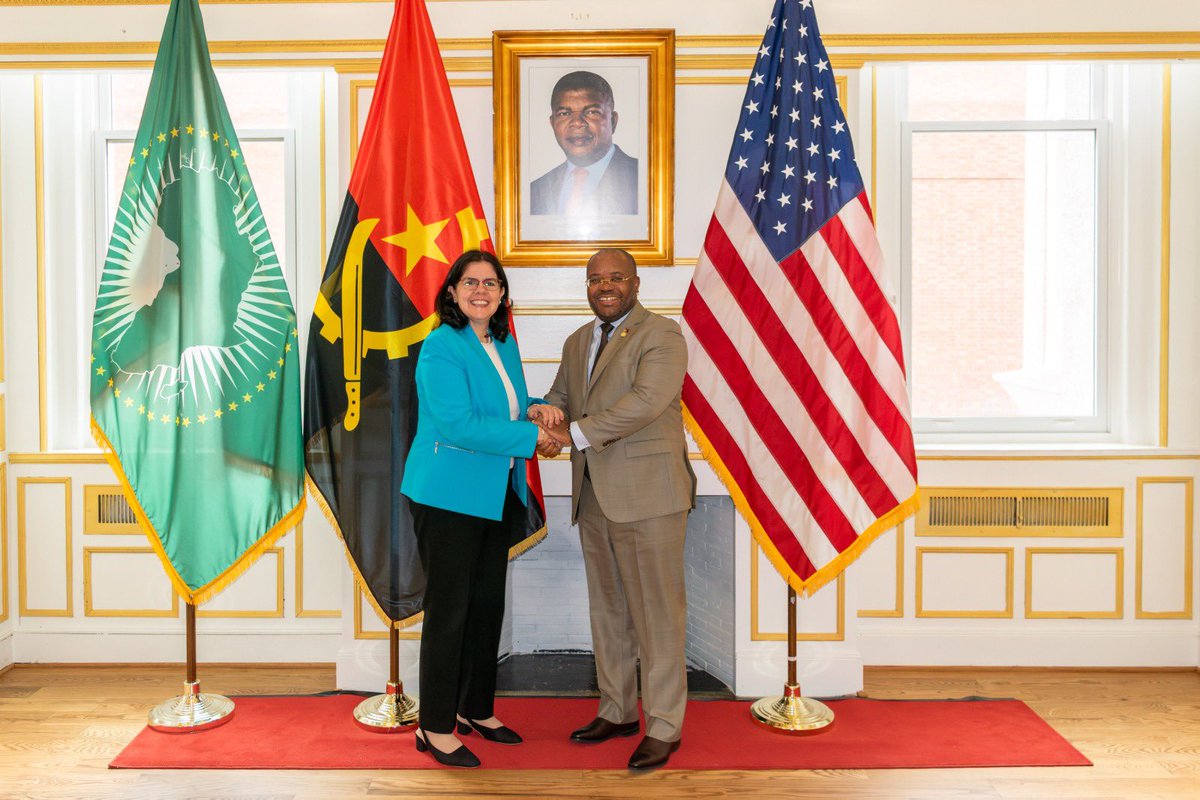 Embai_DC's tweet image. No âmbito das relações históricas de amizade e solidariedade entre Angola e Cuba, a Embaixadora da República de Cuba nos Estados Unidos da América, Lianys Torres Rivera, efectou nesta quarta-feira, 29 de maio de 2025, uma visita de cortesia ao Embaixador da República de Angola em…