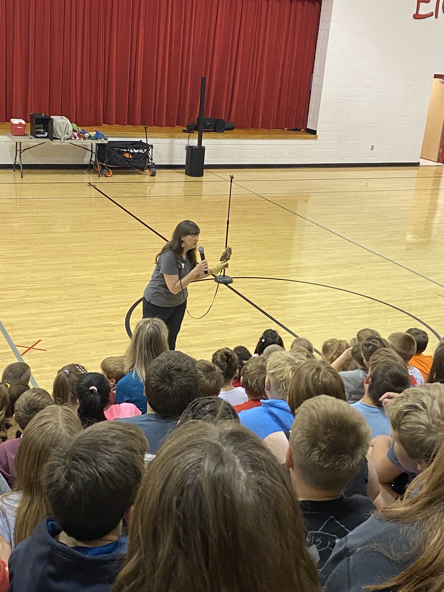 It’s time for summer school! Thank you to Dickerson Park Zoo for a very educational and fun assembly on Wednesday!