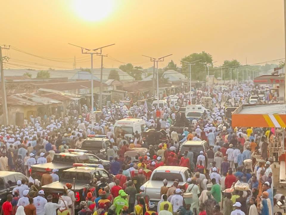 DaudaMedia's tweet image. The "Walk for Peace" led by Gov, @daudalawal_ from the Government House to Freedom Square in Gusau symbolizes a transformative era for Zamfara State, marking two years of his administration’s esilient leadership, democratic resurgence, and commitment to security and development