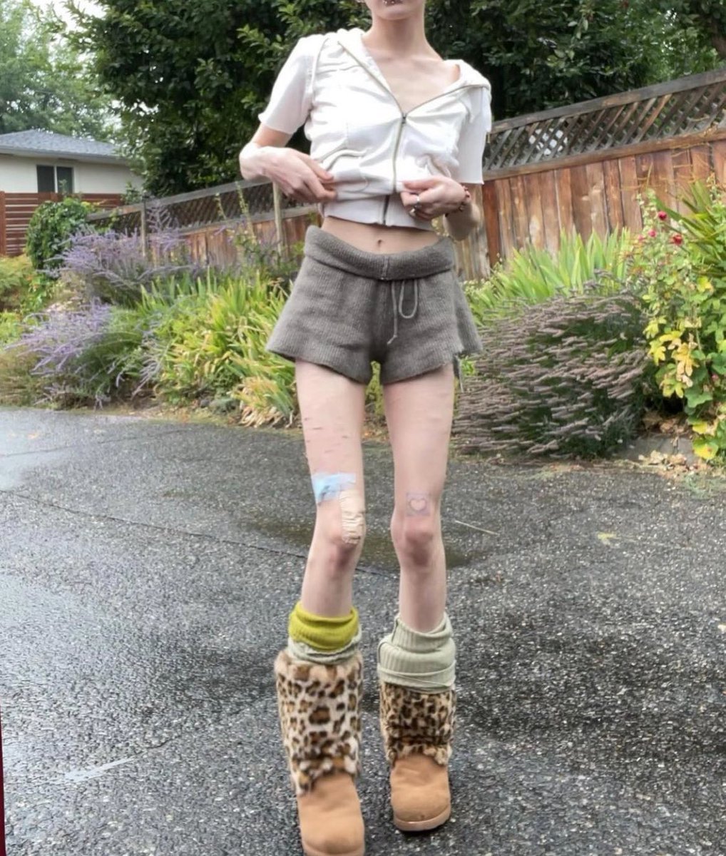 estamos deacuerdo qe #edtwt #edtw esta lleno de gord4s cristalistos dnd se ofenden por todo, antes era mucho mejor