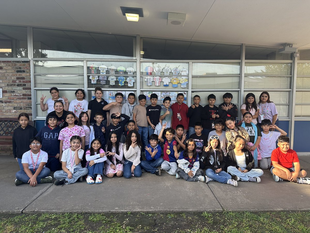 _MsDimass's tweet image. Happy last day of 4th grade! Extremely grateful for a year filled with many memories, cheers and blessings! One year down, more to go! ✏️ #summer #LastDayOfSchool @GoodmanES_AISD