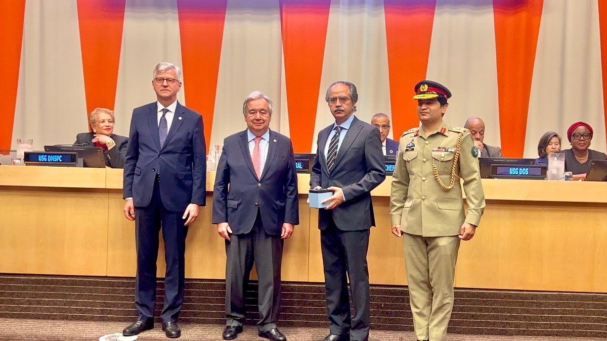 PakistanUN_NY's tweet photo. Shaheed Sepoy Muhammad Tarique and Shaheed Havildar Ahsan Ullah Khan were among the 57 peacekeepers from 32 countries who were honored today for their ultimate sacrifice in the service of international peace under the banner of UN Peacekeeping. 

Pakistan is the 5th largest contributor of uniformed personnel to UN Peacekeeping, the UN's flagship activity.  It currently deploys more  than 2,800 military and police personnel to the UN peace operations in Abyei, the Central African Republic, the Democratic Republic of the Congo, Cyprus, Somalia, South Sudan and Western Sahara. 

We are proud of our martyrs and their sacrifices!