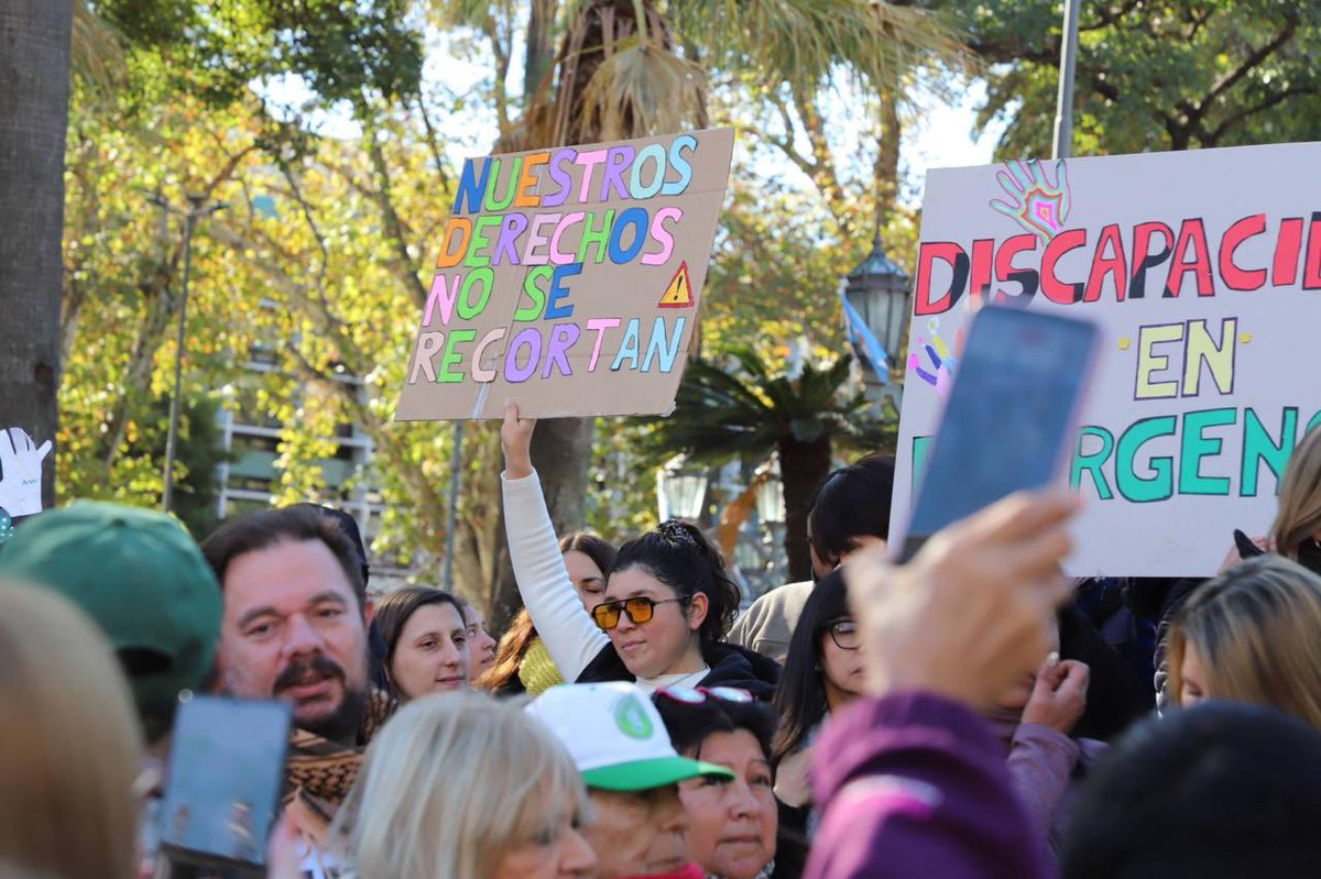 Los recortes en los fondos destinados a la discapacidad atentan contra los derechos de las personas, su vida y su dignidad. 
Lo que está en juego no es un número ni un ajuste, sino el compromiso moral de no dejar a nadie atrás. 

#DiscapacidadEnEmergencia