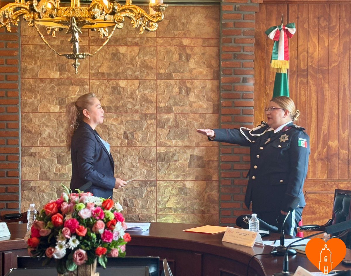 Por primera vez en su historia, el municipio de #tepotzotlán tendrá a una mujer al frente de la Dirección de Seguridad Pública y Tránsito, luego de que la Presidenta Municipal Ma. De los Angeles Zuppa Villegas “Gely” .
📷semanariomiespacio.com/.../tepotzotla…