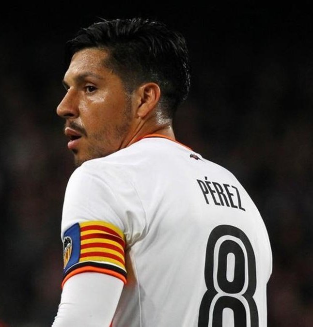 frabigol's tweet photo. Sigan hablando de vueltas de Europa, el único que volvió y cumplió se llama Enzo Nicolas Perez. Volvió del Valencia donde era capitán y figura para ser ídolo de River y ganar la Copa Libertadores más importante de la historia. A 100 escalones del resto de jugadores que volvieron. https://t.co/qQapzoAtk4