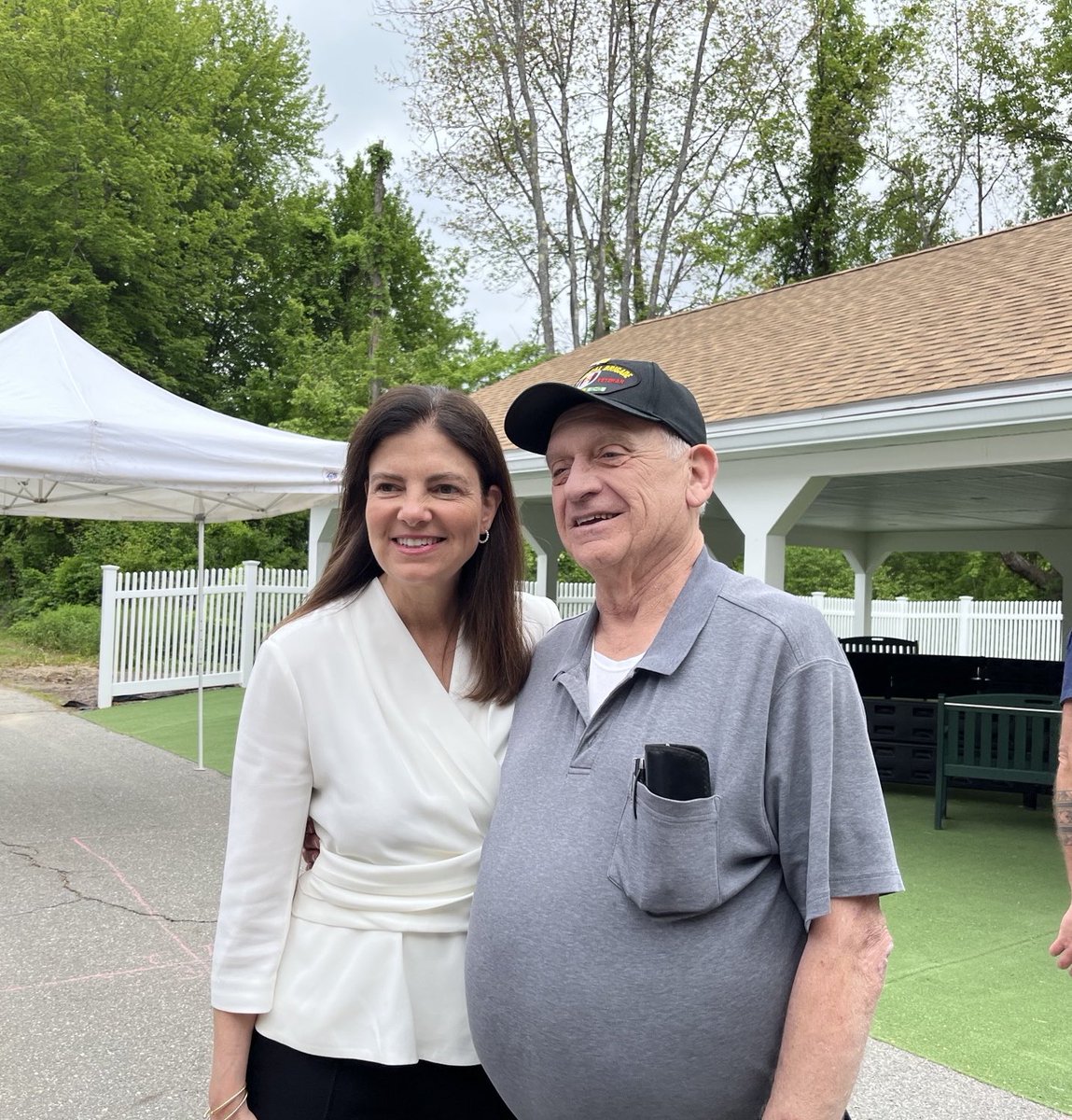 Governor Kelly Ayotte tweet media