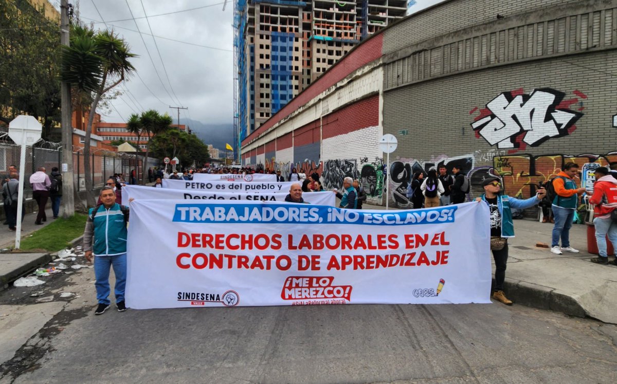 Sen. @angelicaLozanoC 
Respete. Deje de decir que hacemos politiquería. Cuando usted era una adolescente nosotros ya salvábamos al SENA de la privatización con la única ley de iniciativa popular que ha visto este país (Ley 119 de 1994). ¿No será quien hace politiquería es usted?