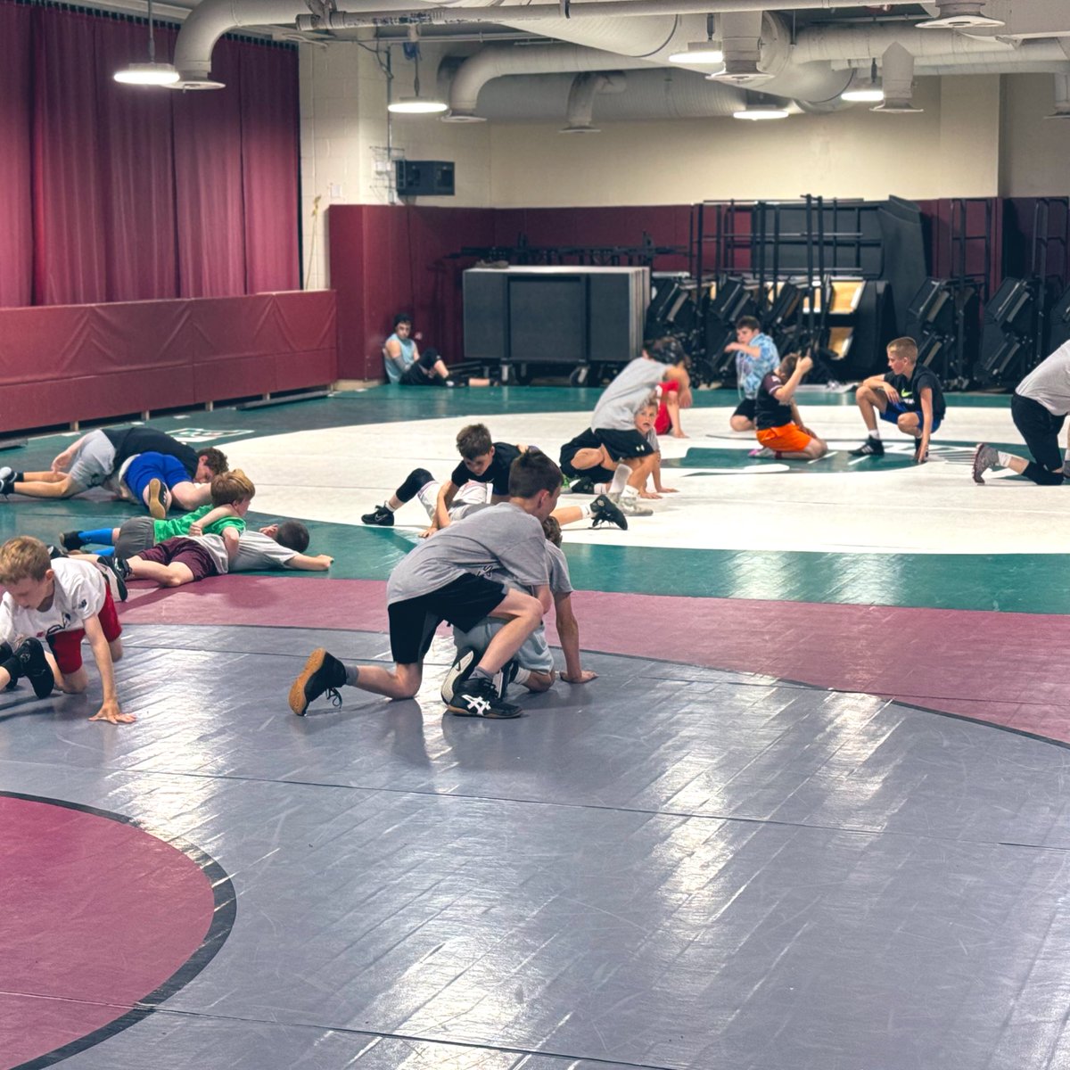 Wolves_WC's tweet image. Night 3: The grind is real and the Jr. Wolves aren’t letting up! 💪🐺 Technique is tighter, moves are cleaner, and confidence is climbing. This crew came to WORK. 🤼‍♂️

#WeRPR #JrWolves #NextLevel #MatTimeMomentum