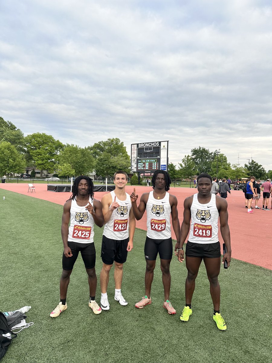 The Lafayette Jeff Regional 4x100 Champions!!! ⁦<a href="/lebanontigers/">Lebanon Tigers</a>⁩ ⁦<a href="/Will_Willems/">Will Willems</a>⁩ ⁦<a href="/hiatt_william/">William Hiatt</a>⁩