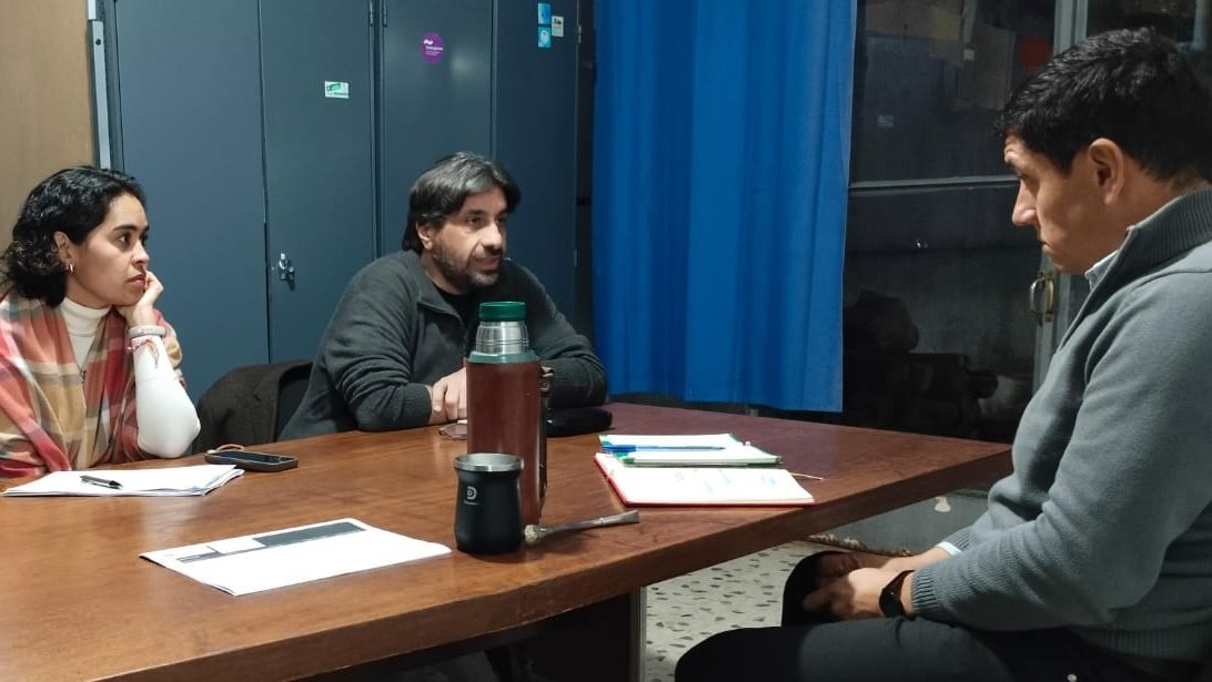 📍Tacuarembó

Mantuvimos una productiva reunión con el Director Departamental de Salud, donde abordamos la realidad del tránsito en el departamento.

🚗💬 Intercambiamos información clave y avanzamos en posibles líneas de trabajo conjunto para mejorar la seguridad vial a nivel