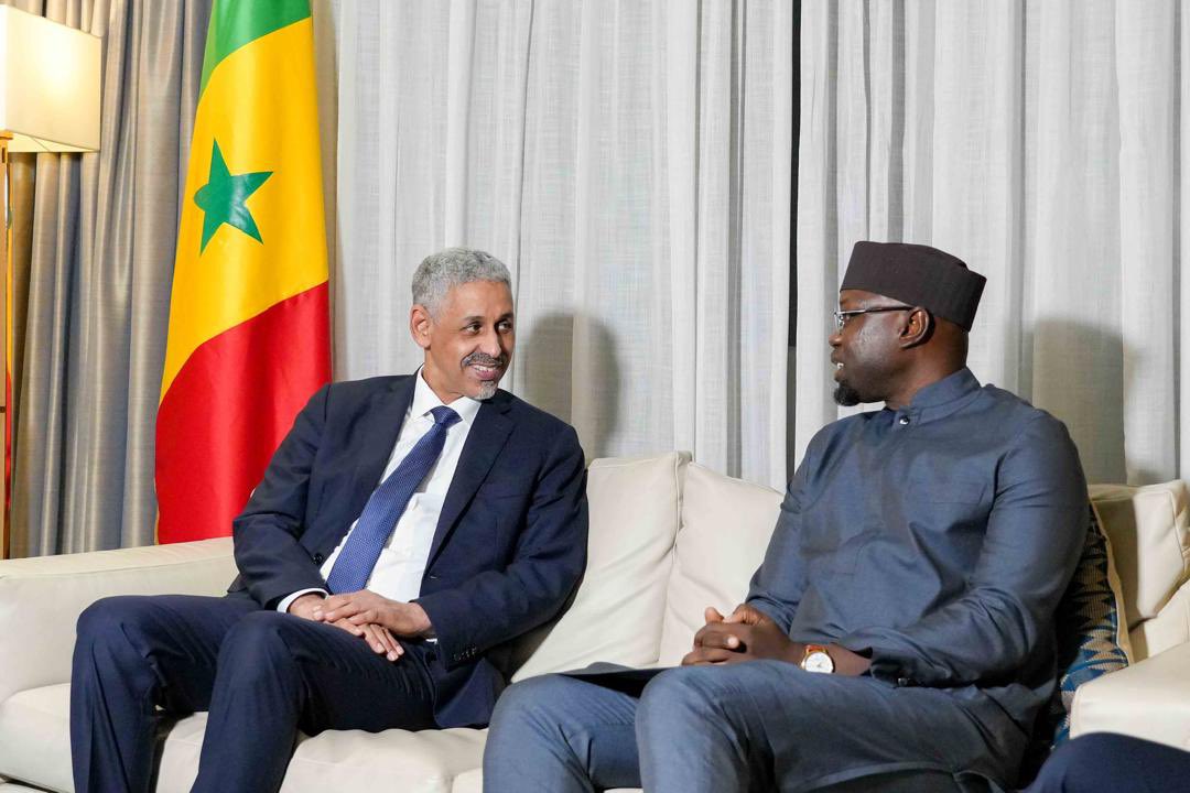 SonkoOfficiel's tweet photo. J’ai eu l’agréable plaisir de recevoir le président élu de la BAD, monsieur Sidi Ould TAH, qui m’a fait l’honneur de me rendre une visite de courtoisie sitôt que je suis arrivé à Abidjan. 

J'ai accueilli un homme serein, engagé, porteur d’une vision claire, ambitieuse et progressiste pour l’institution continentale. 

Je lui renouvelle mes souhaits et prières de succès éclatants dans son mandat.