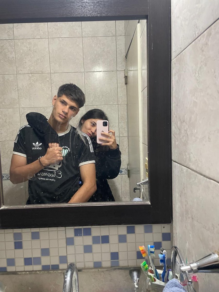 facuurdz1's tweet photo. El amor que nos une, es más fuerte que la distancia que nos separa🤍 https://t.co/F3ljBcHLcR