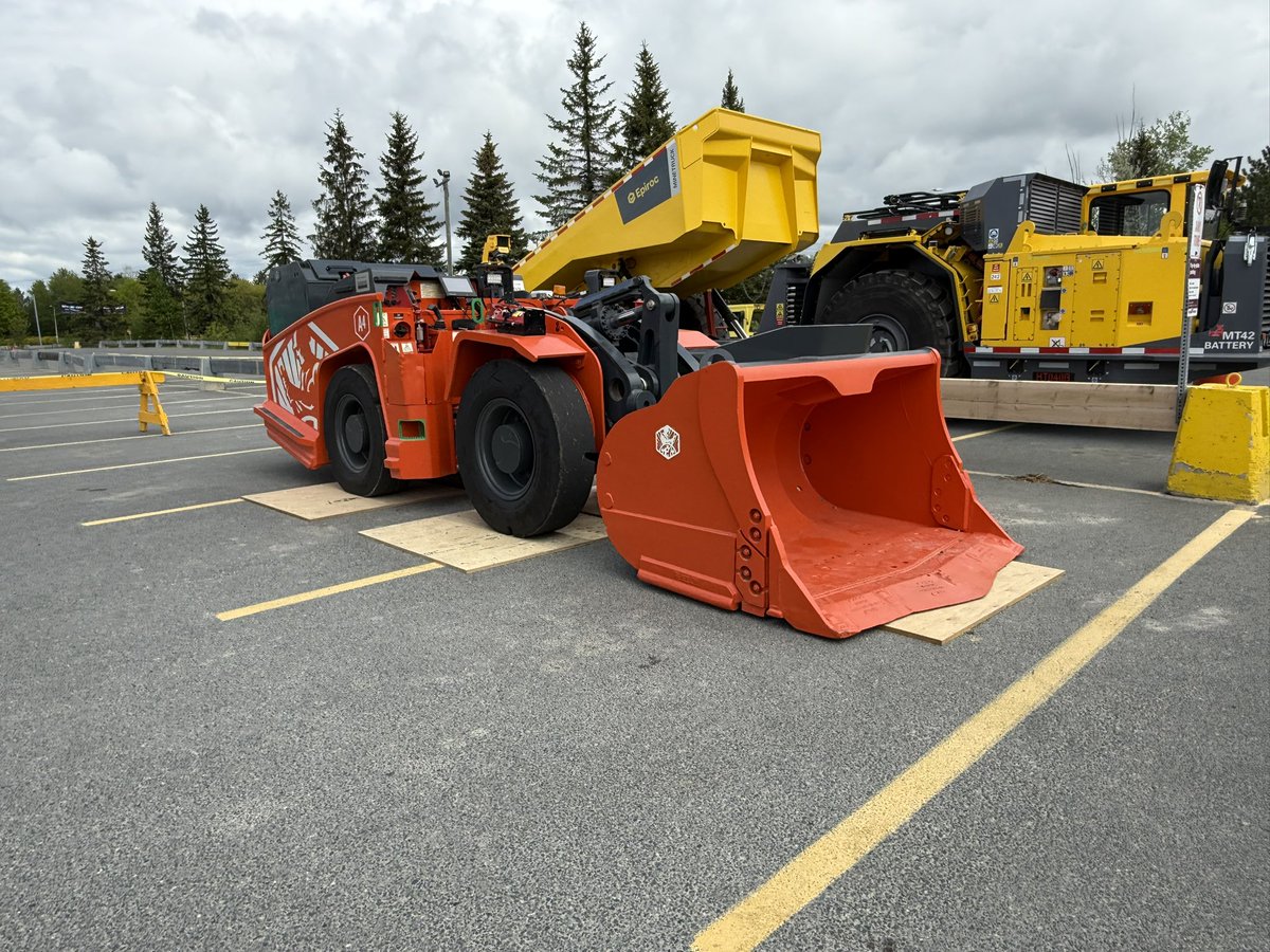DBretonEMC_MEC's tweet image. Electric trucks on display at the BEV in depth conference in Sudbury, Ontario.