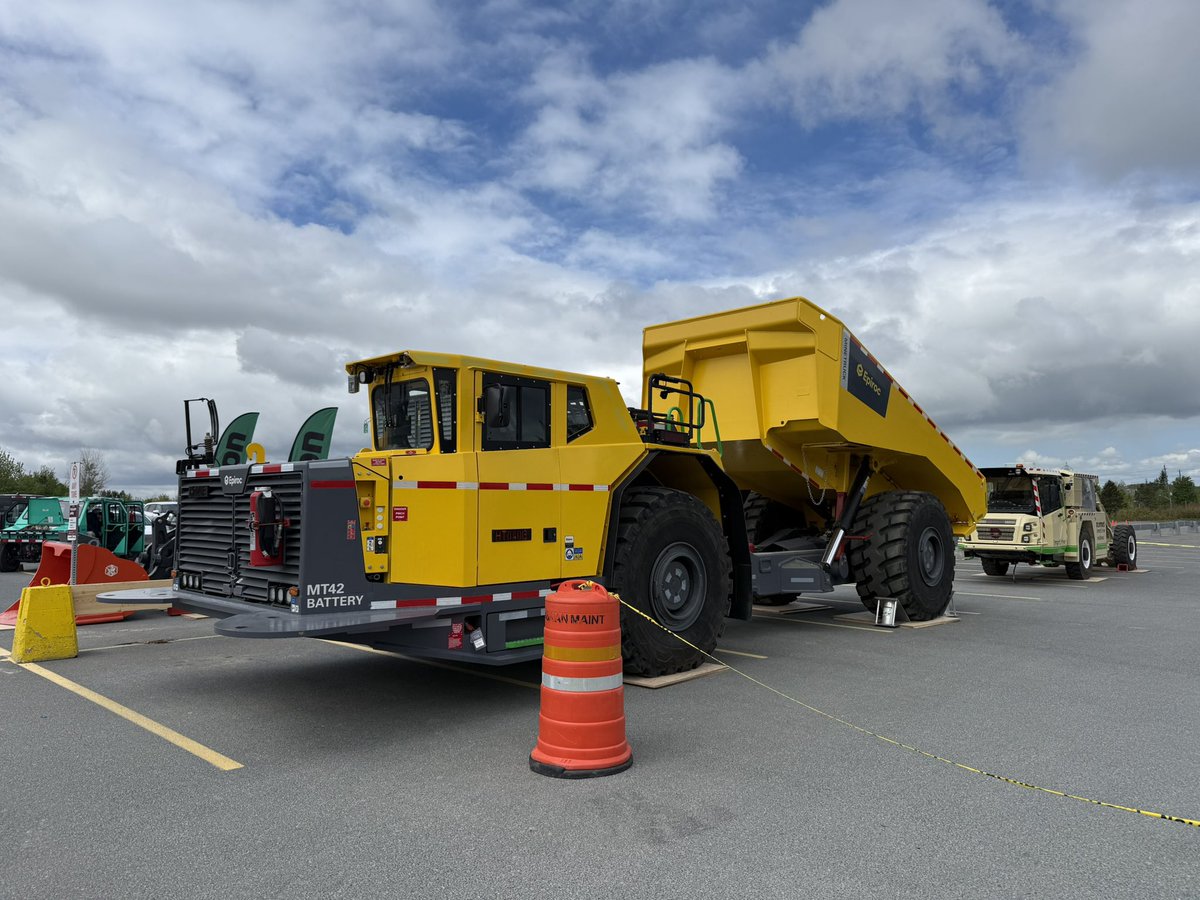 DBretonEMC_MEC's tweet image. Electric trucks on display at the BEV in depth conference in Sudbury, Ontario.