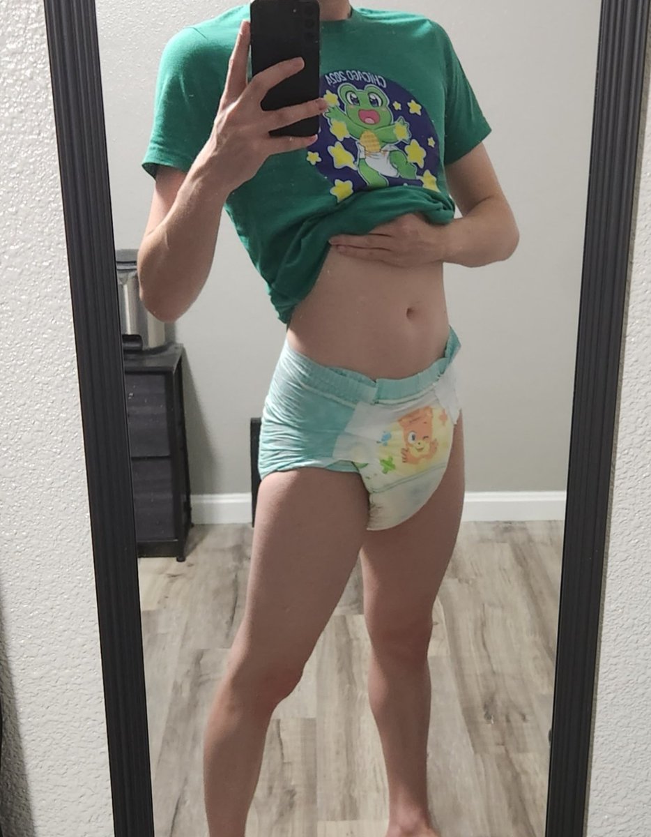 Is definitely a no pants kinda day 😌