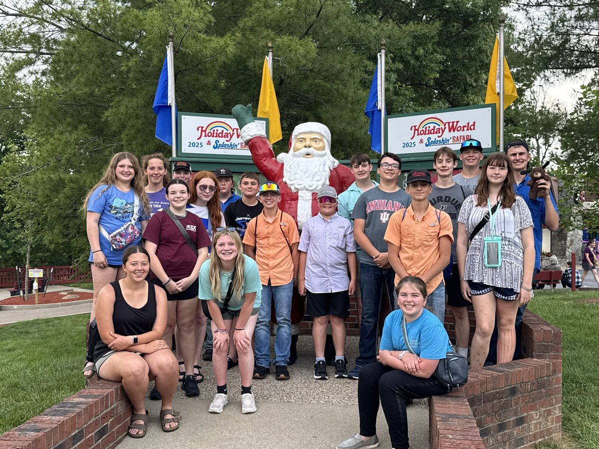 Fun group we had this year as we traveled to Holiday World for our end of the year FFA Achievement trip. We even got Miss Ella Goeppner to chaperone with us one last time before  she embarks on her new adventure, teaching Agriculture!