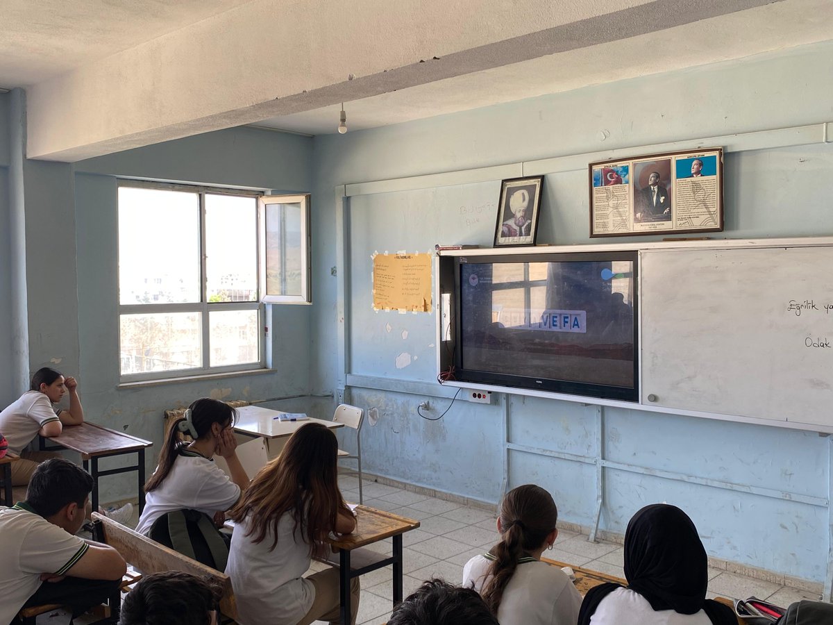 Kızıltepe Mezopotamya Anadolu Lisesi (@kmezopotamya) on Twitter photo Bu topraklar bin yıllık bereketin evi, ona sahip çıkmak hepimizin görevi.
Mardin’den bir kıvılcım değil, bir bilinç doğsun! 🌾🔥
#MardinYeşiliKoru #AteşiDeğilBilinciYay
<a href="/tcmeb/">Millî Eğitim Bakanlığı</a>
<a href="/Yusuf__Tekin/">Yusuf Tekin</a>
<a href="/tuncay_akkoyun/">Tuncay Akkoyun</a>
<a href="/KiziltepeKymlk/">T.C. Kızıltepe Kaymakamlığı</a>
<a href="/ali_eyyupkoca/">Ali Eyyupkoca</a>
<a href="/akadirgms/">Abdulkadir Gümüş</a> Bu topraklar bin yıllık bereketin evi, ona sahip çıkmak hepimizin görevi.
Mardin’den bir kıvılcım değil, bir bilinç doğsun! 🌾🔥
#MardinYeşiliKoru #AteşiDeğilBilinciYay
<a href="/tcmeb/">Millî Eğitim Bakanlığı</a>
<a href="/Yusuf__Tekin/">Yusuf Tekin</a>
<a href="/tuncay_akkoyun/">Tuncay Akkoyun</a>
<a href="/KiziltepeKymlk/">T.C. Kızıltepe Kaymakamlığı</a>
<a href="/ali_eyyupkoca/">Ali Eyyupkoca</a>
<a href="/akadirgms/">Abdulkadir Gümüş</a>