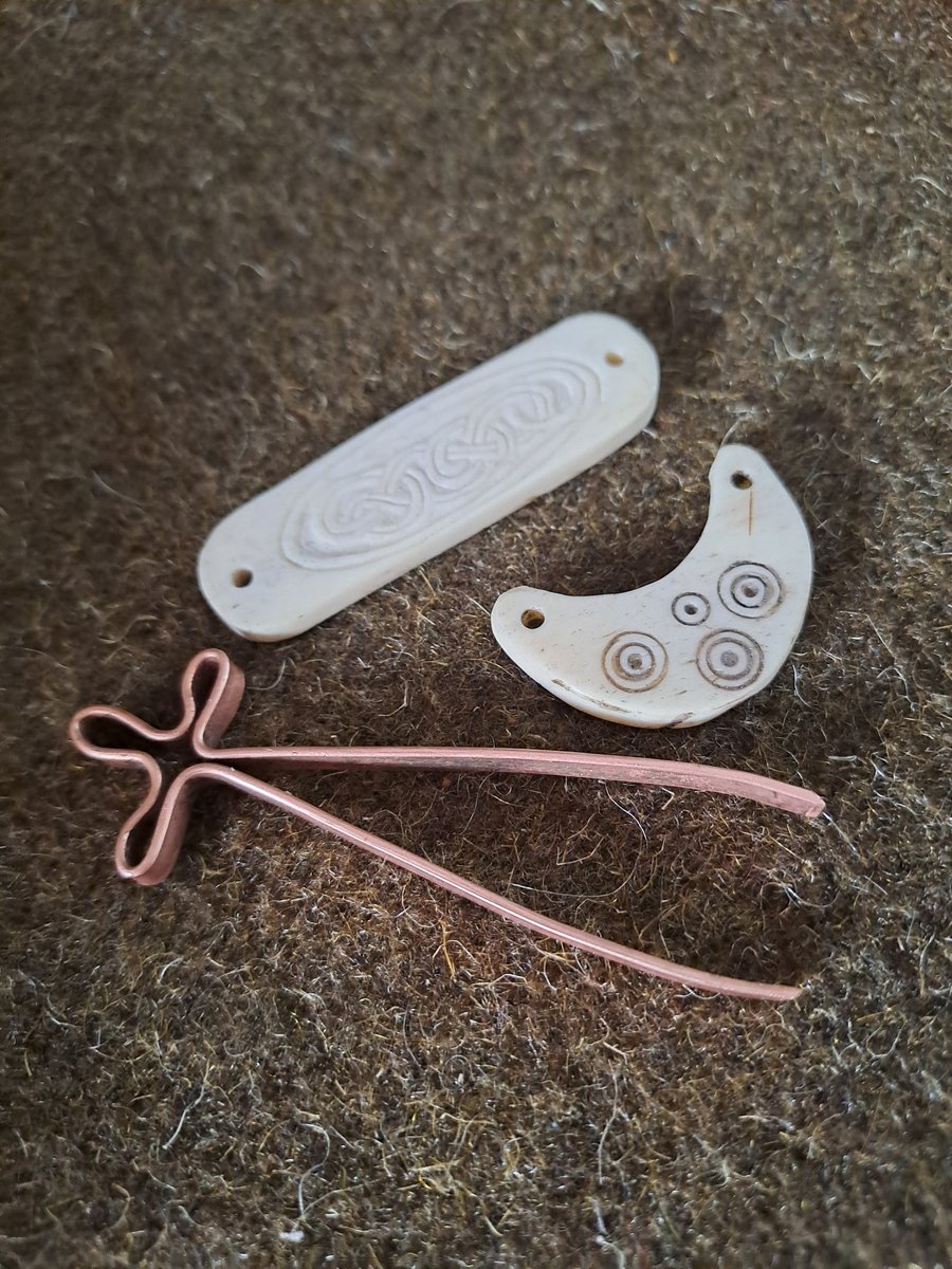 caledonianforge's tweet image. Some random bits from Birsay I made recently. Seriously the sheer amount of Pictish and Norse finds from Birsay could keep me occupied forever, such a fascinating site. Couple of bone bits and a copper pair of tweezers.