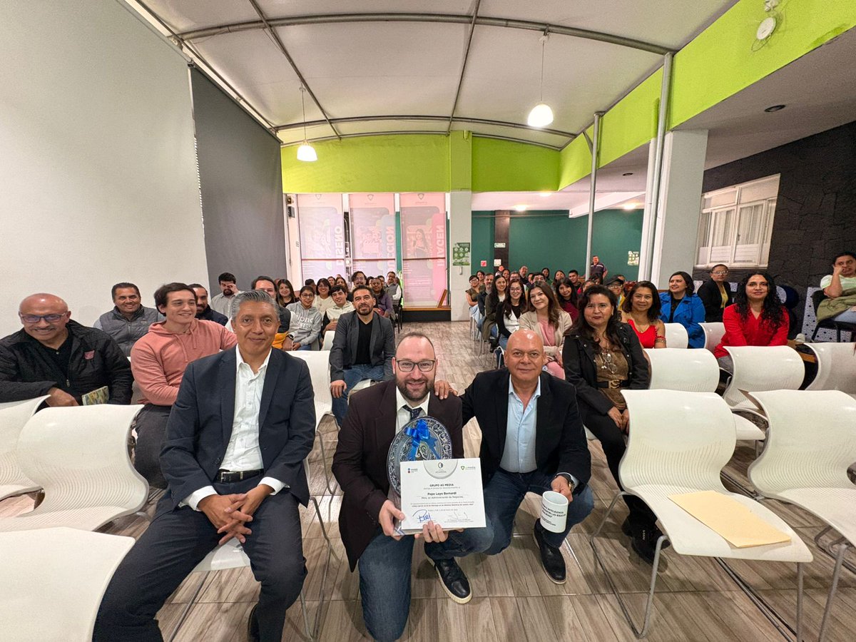 Hoy, el personal de Grupo AS Media participó en la charla "¿Cómo ejercer un rol de liderazgo en las distintas dinámicas de nuestra vida?", impartida por Pepe Loyo Bernardi, coach de equipos y liderazgo con experiencia en más de 150 equipos y más de 500 líderes a nivel nacional e