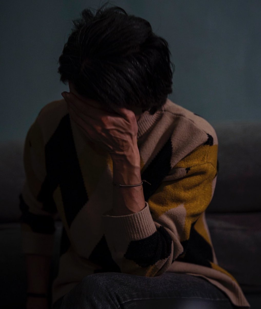 اين استخوان نمی‌سوزد
می‌شكافد بندبند انگشت‌هام را

و رگ اين‌گونه می‌تپد
لحظه‌یی به خون/ دمی به شك

 #پرویز_اسلام‌پور