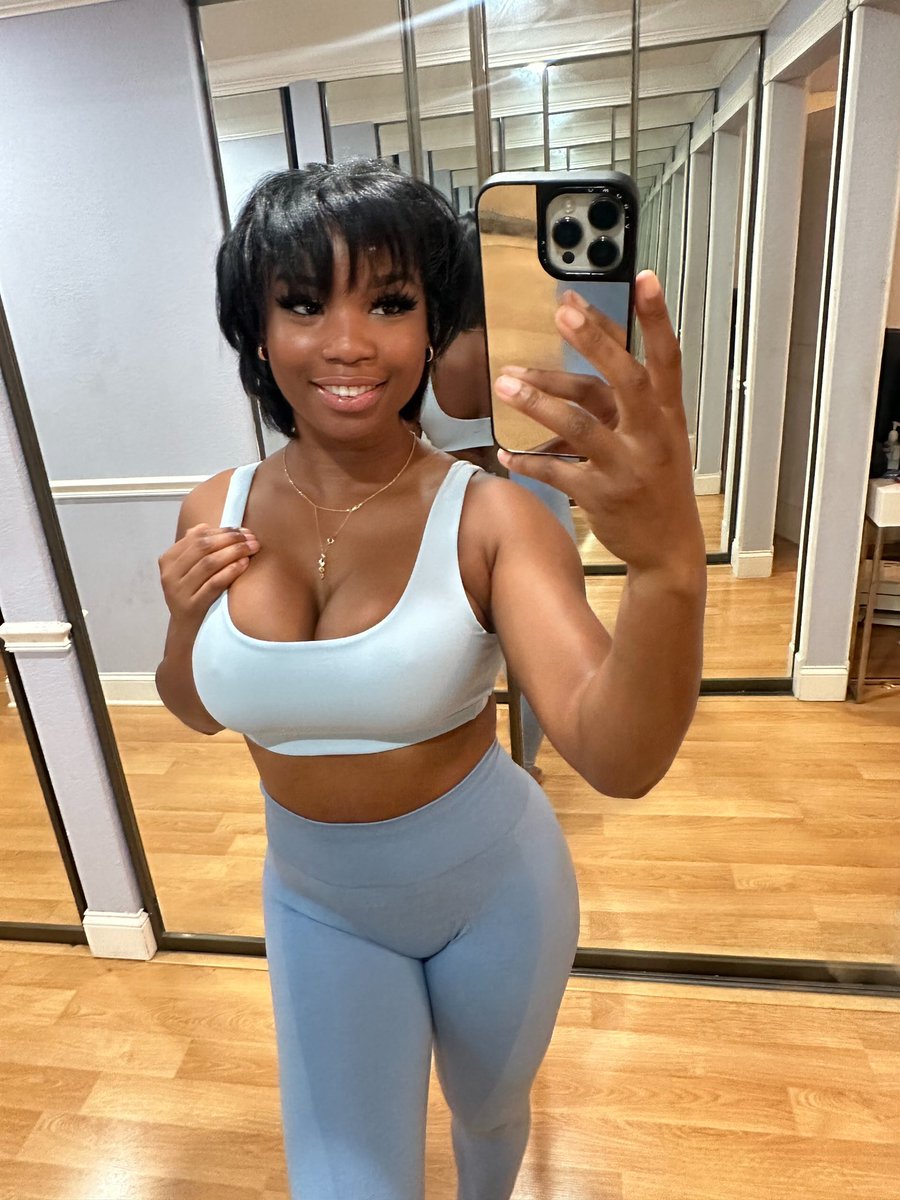 Golfwithfinesse's tweet photo. Hey loves :) how yall doing today? https://t.co/MCp5RMgXjd