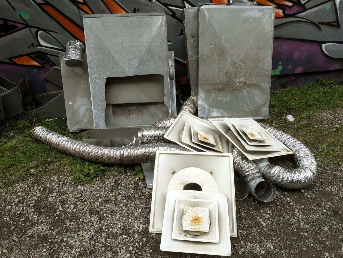 skunkpaste's tweet image. update: there's more. and it's only getting worser by the minute. please help.