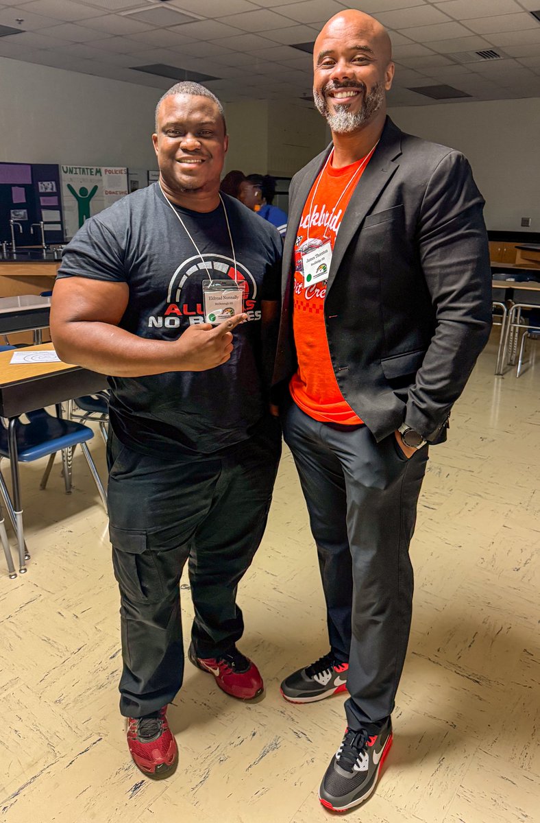 ENunnallyEdu's tweet image. Attended an excellent presentation on school brand creation, building, &amp;amp; sustenance via my big bro @DrJamesT! Excited to take this info back to our leadership team! @SHS_HCS @TheMTSSLady @DrBEducates @ConethanDawana #TheStockbridgeStandard #AccelerateLearning #SLC2025