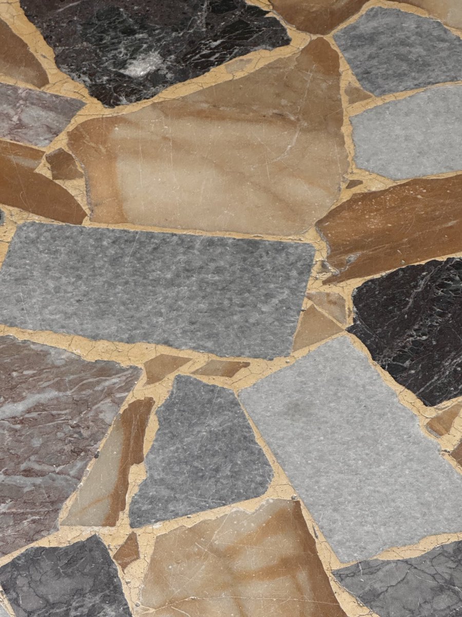 Alonein43672278's tweet image. #photography #floor