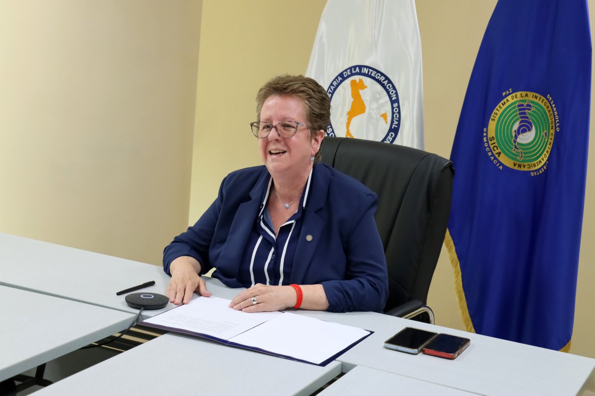 Nuestra Secretaria General, <a href="/AguilarTheissen/">Ana Leticia Aguilar Theissen</a>, fue juramentada ante el <a href="/PARLACEN/">PARLACEN</a>.

Su intervención reafirmó nuestro compromiso con la integración desde nuestra visión como pilar social, que coloca en el centro de la agenda regional:
✅ La protección social como derecho y base del