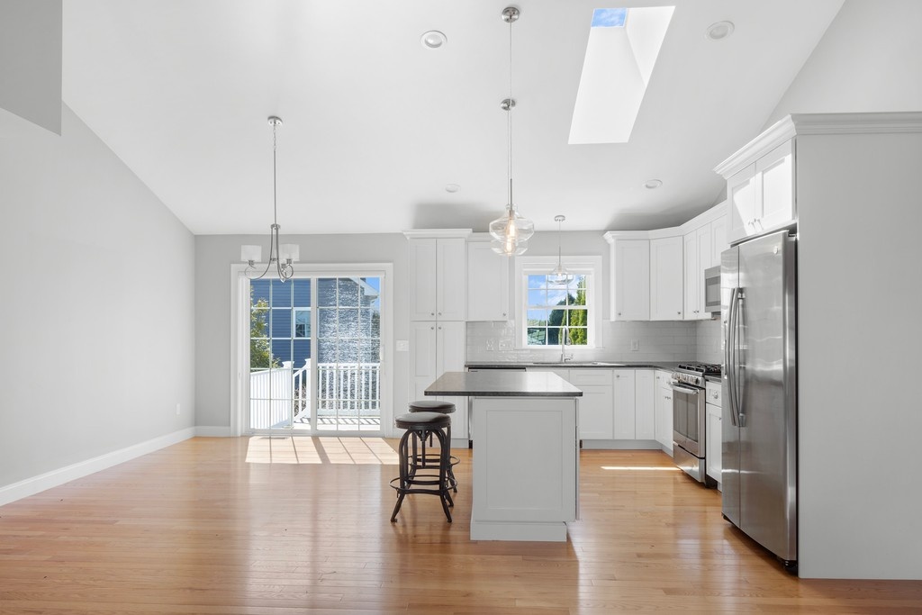 gustavewhite's tweet photo. Newly Priced 
⁠
5 Thelma Lane, Unit 5 | Middletown, RI⁠
2 Beds | 2.5 Baths | 2,312 Sq Ft.⁠
$685,000 | Represented by Kate Kirby Greenman
&amp; Michelle Kirby⁠
⁠
https://t.co/L9Mai2Czf7 https://t.co/AVlGapMlcj