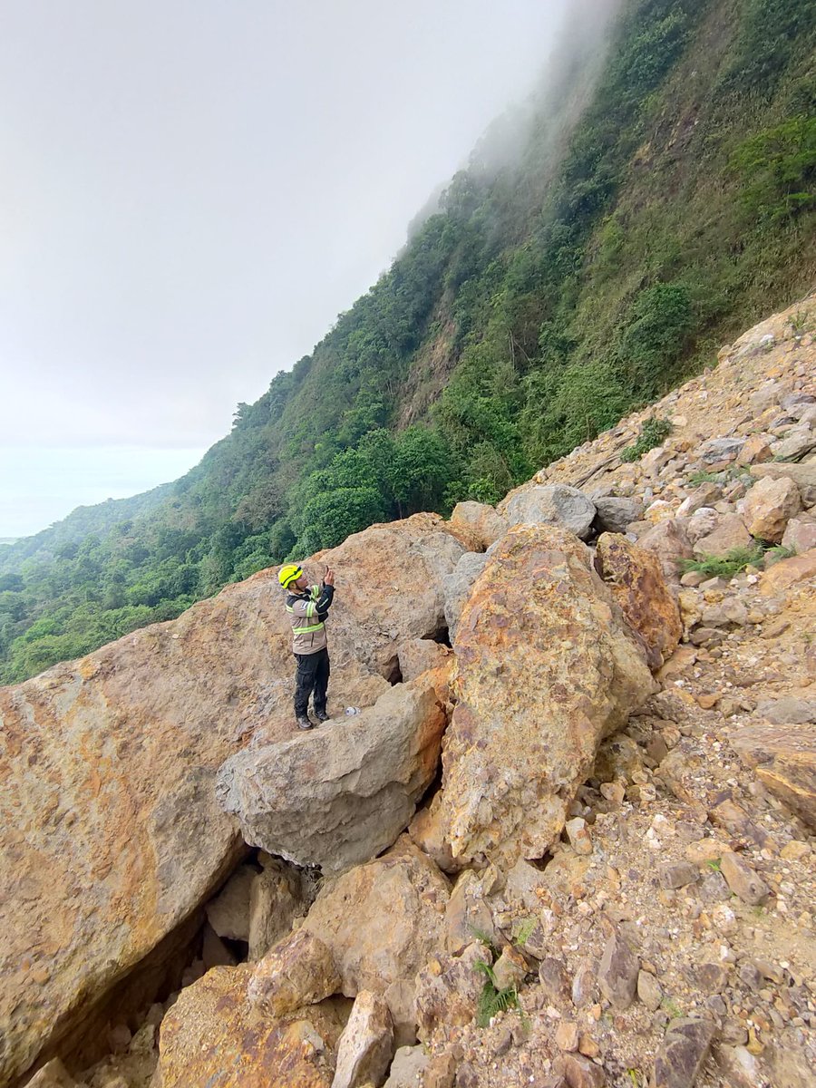 SoniaDonaPerez's tweet photo. Fructuosa misión de científicos 🇫🇷 🇩🇪 🇨🇦 🇺🇸 🇲🇽 🇳🇮 en el volcán #Mombacho / proyecto 🇪🇺 ROTTnROCK, codirigido con la Universidad de Estrasburgo 🇫🇷. Estrecha y eficaz colaboración con @INETER y @CDSINAPRED en #Nicaragua.
@francediplo_ES
#vulcanologie
#vulcanología
@acstrasbourg https://t.co/xKSetg5G71