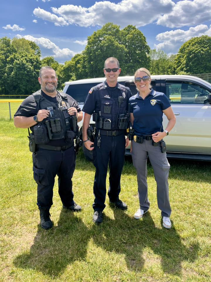 Bridgewater-Raynham Regional School District (@brrsd_) on Twitter photo On Tuesday, the <a href="/Raynhampd/">Raynham Police</a> met with Kindergarten Merrill Cubs to discuss their role within the community. The students were able to ask them questions, look into a cop car, and watch a demonstration from K9 Bleky. Thank you to Officer Pacheco, Officer Silva, and Officer Lang! On Tuesday, the <a href="/Raynhampd/">Raynham Police</a> met with Kindergarten Merrill Cubs to discuss their role within the community. The students were able to ask them questions, look into a cop car, and watch a demonstration from K9 Bleky. Thank you to Officer Pacheco, Officer Silva, and Officer Lang!