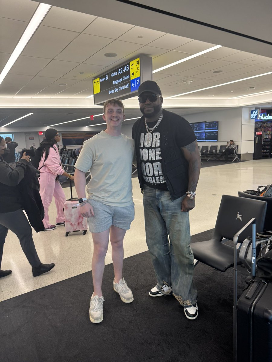 I fear I might be peaking - favorite player of all time being in the same Airport terminal. Thanks <a href="/davidortiz/">David Ortiz</a> for being so kind!