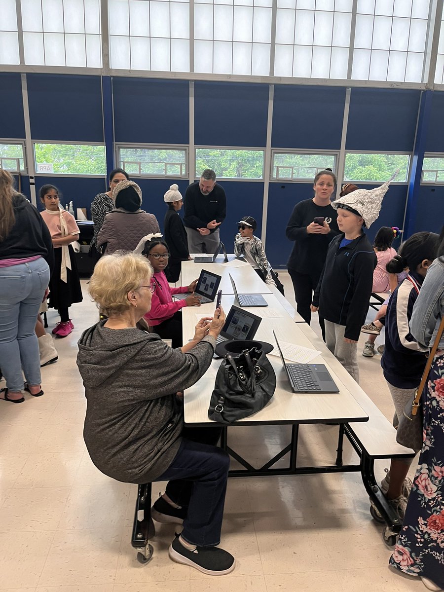 MrsOmilian's tweet photo. Such a great time at our wax museum today! These researchers put their all into learning about their important person and then presenting about them! @PrincipalKWayne https://t.co/tF8i8p4v5M