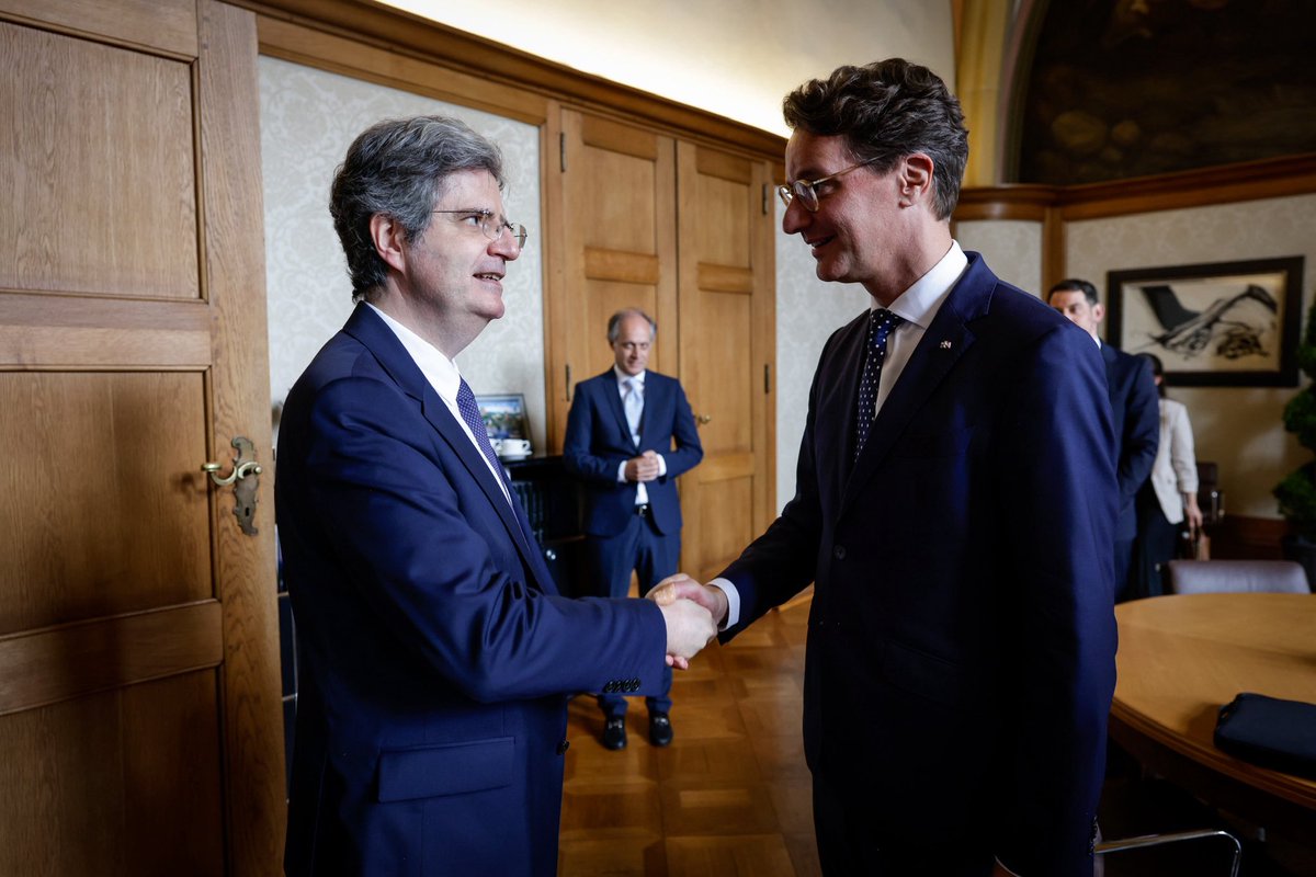 François Delattre (@amb_delattre) on Twitter photo Vielen Dank an den Ministerpräsidenten von NRW <a href="/HendrikWuest/">Hendrik Wüst</a> für unser anregendes Gespräch anlässlich des <a href="/karlspreis_ac/">Karlspreis</a>. Wir haben uns über die Stärkung der Zusammenarbeit zwischen 🇫🇷 und NRW im Rahmen des Neustarts der 🇩🇪-🇫🇷 Beziehungen ausgetauscht. Vielen Dank an den Ministerpräsidenten von NRW <a href="/HendrikWuest/">Hendrik Wüst</a> für unser anregendes Gespräch anlässlich des <a href="/karlspreis_ac/">Karlspreis</a>. Wir haben uns über die Stärkung der Zusammenarbeit zwischen 🇫🇷 und NRW im Rahmen des Neustarts der 🇩🇪-🇫🇷 Beziehungen ausgetauscht.