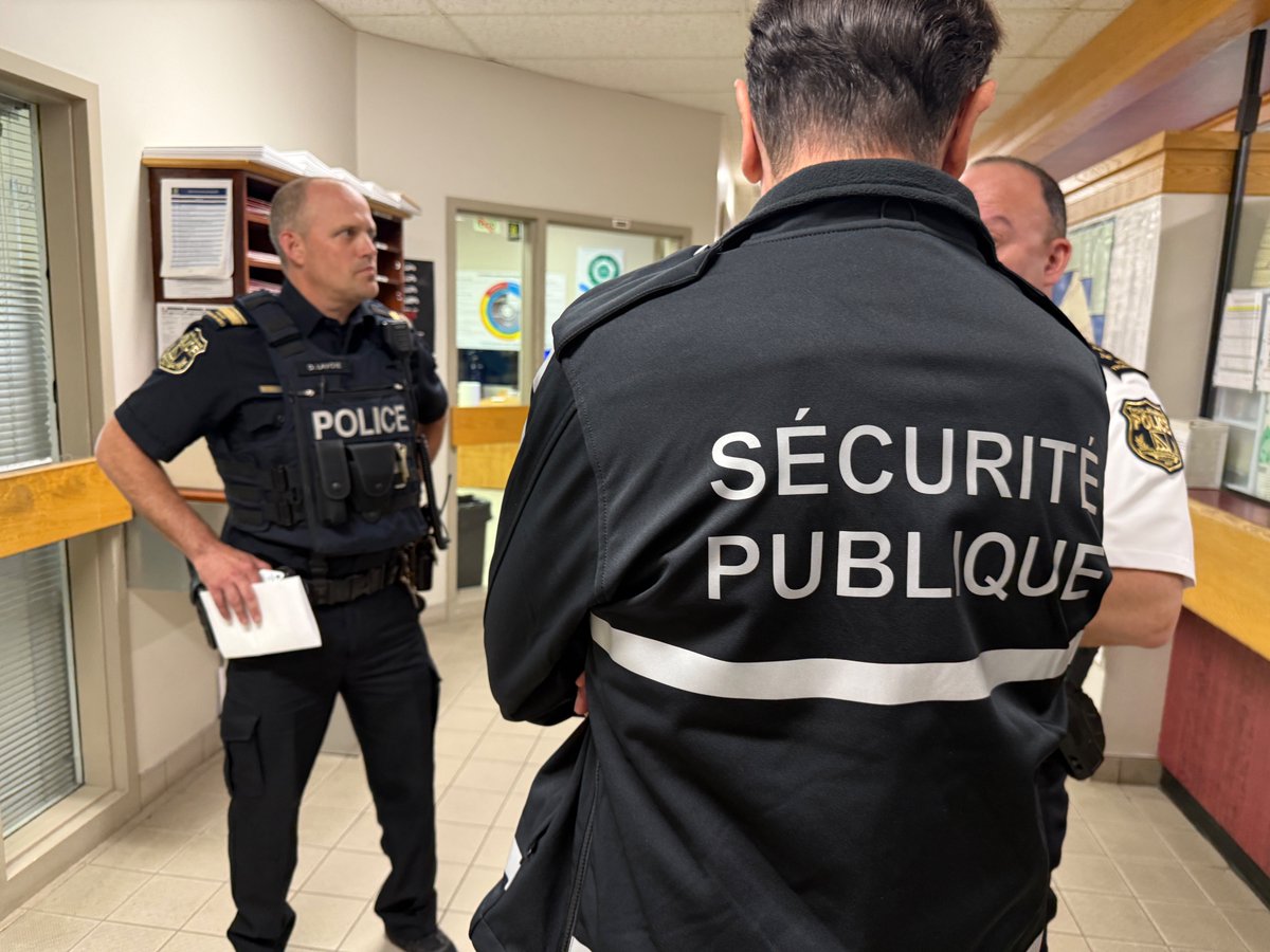 fbonnardelCAQ's tweet image. Aujourd’hui, j’étais de passage au Service de police de @VilleTR pour rencontrer l’état-major. Il a été question de la lutte contre les groupes criminels, des cas de santé mentale et de la diminution des crimes contre la propriété.
J’ai également fait une patrouille avec le…