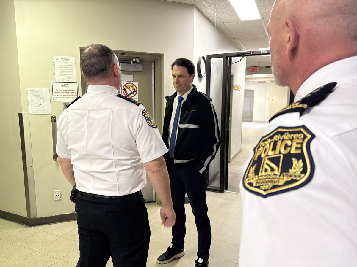 fbonnardelCAQ's tweet image. Aujourd’hui, j’étais de passage au Service de police de @VilleTR pour rencontrer l’état-major. Il a été question de la lutte contre les groupes criminels, des cas de santé mentale et de la diminution des crimes contre la propriété.
J’ai également fait une patrouille avec le…