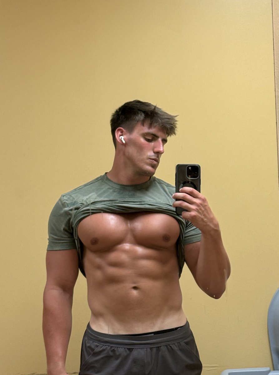 Nice tan for ya 🤤😮‍💨 #glazed #tan #muscleman