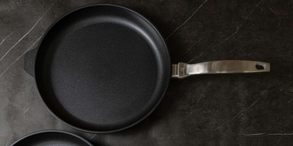 Experience clean, uncompromised cooking with Swiss Diamond CXD.
• Diamond-infused ceramic coating
• PFAS-free, toxin-free
• Induction &amp; oven-safe
• 100% recycled aluminum
Precision-crafted in Switzerland.