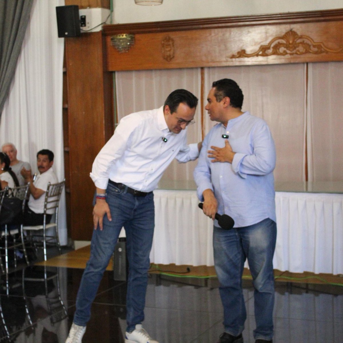 ¡Guillermo Mora [<a href="/MemoMora_L/">Guillermo Mora</a>] participa al encuentro con Andrés Atayde [<a href="/AAtaydeR/">Andrés Atayde</a>] y 250 panistas donde se discutió el futuro del panismo en la Ciudad de México! 

El concejal del PAN en Iztapalapa [<a href="/Alc_Iztapalapa/">Alcaldía Iztapalapa</a>] y el coordinador parlamentario [<a href="/GPPANCDMX/">Diputadas y Diputados PAN CDMX</a>] son 
figuras clave