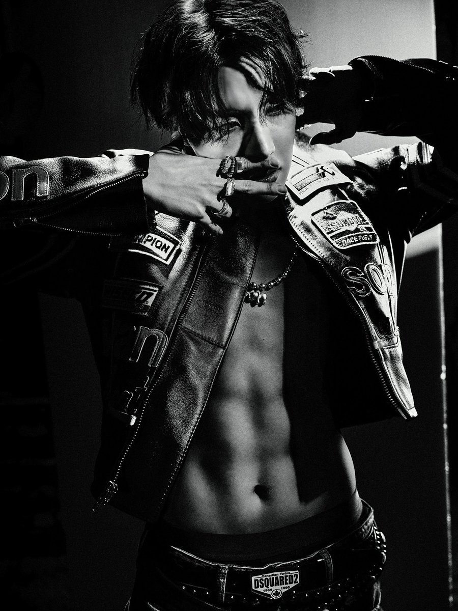OcranSanabu78's tweet photo. Hermanas Hobiased, sacad espadas y escudos que se quieren comer a "nuestro" hombre mientras esperan a que salgan los suyos de la mili....
Ni mijita, señoras....⚔️🛡
#HumorARMY
#jhope_charm https://t.co/Maj3WsQSrY