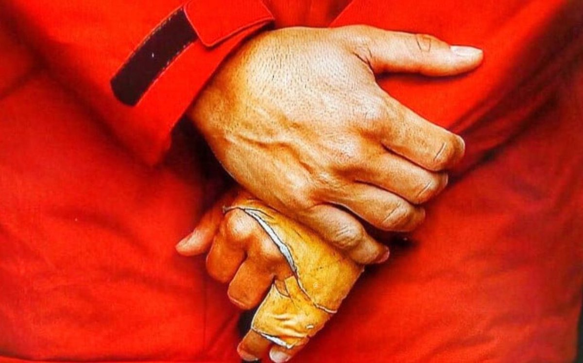SON ANDA MUSLERA…

Onlarca spikerden, yüzlerce kez duyup dinlemekten hiç bıkmadığımız en güzel şarkı sözü…

Ahlar, vahlar, eyvahlar arasında geçen yılların ardından mesleğiyle, yaptığı işle aynı unvanı hak eden bir kurtarıcı…
Umutların azaldığı anda, 2011 yazında “son anda