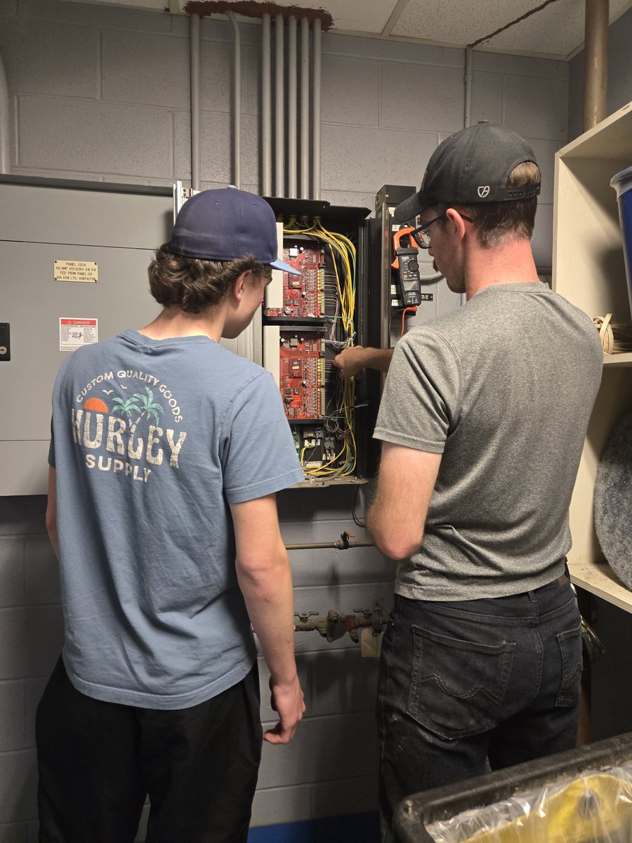 CKRHS_O2 tweet media