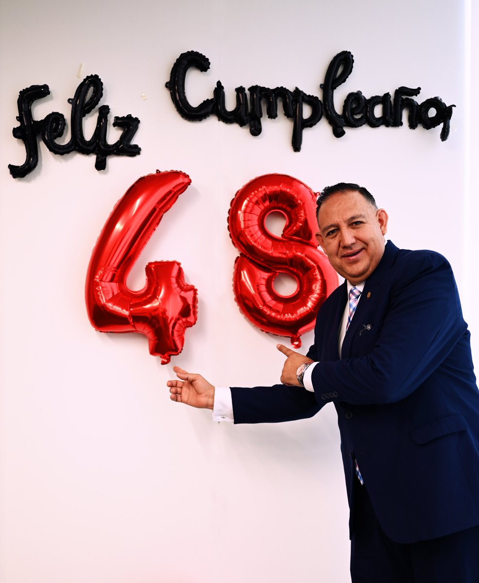 Quiero agradecer a todas las personas que se tomaron el tiempo el día de ayer para enviarme sus buenos deseos a propósito de mi cumpleaños 🎂 

Dios les bendiga enormemente, a Él le agradezco por la vida y por cada uno de ustedes 🥳