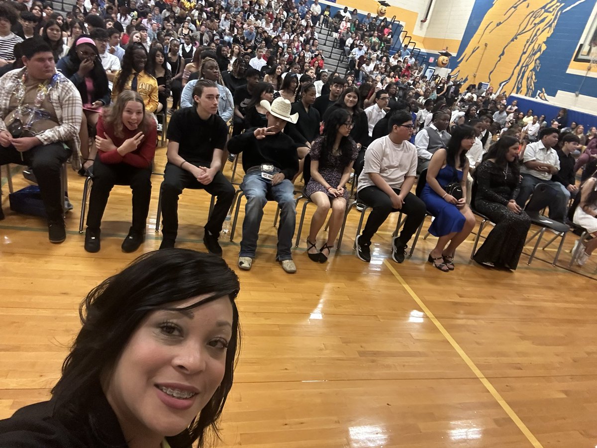 KDussette's tweet image. 🎓✨ Today we celebrated a special milestone at Dueitt Middle School — our 8th Grade Promotion Ceremony! This class holds a unique place in my heart as they were my very first group of 6th graders when I became principal. Over the past three years, they’ve made history: athletics…