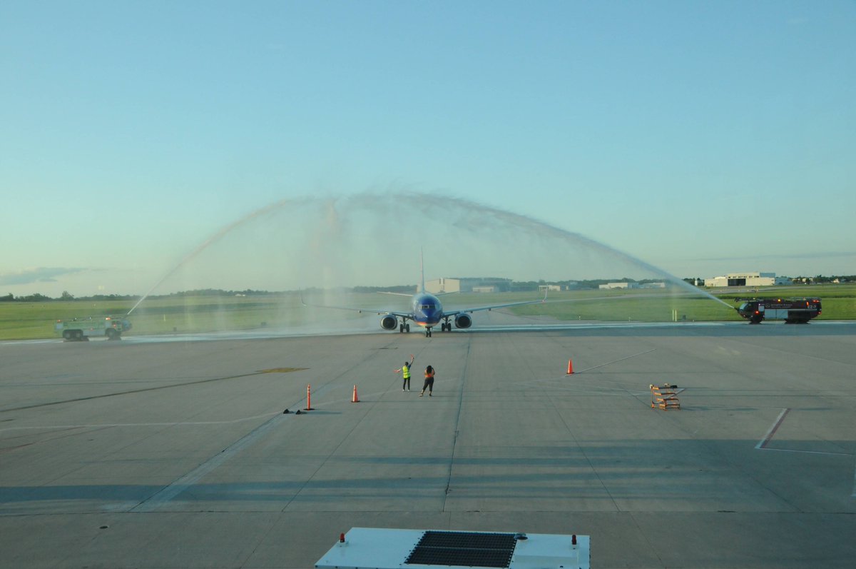 Press Release- Huge Welcome Home for First Honor Flight of the Year
A crowd approaching 2,000 greeted the 81 veterans to "Welcome Home"....