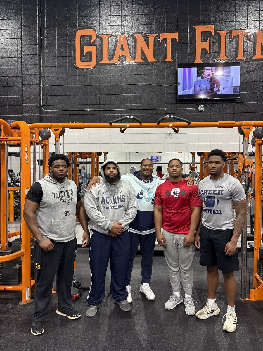 Brahim Wynn Jr. (@brahimwynn1) on Twitter photo Everyday getting better and stronger getting trained by my mentor pro bowl dlinemen <a href="/Mike_Daniels76/">Mike Daniels</a> right before the season💪🏾 Everyday getting better and stronger getting trained by my mentor pro bowl dlinemen <a href="/Mike_Daniels76/">Mike Daniels</a> right before the season💪🏾