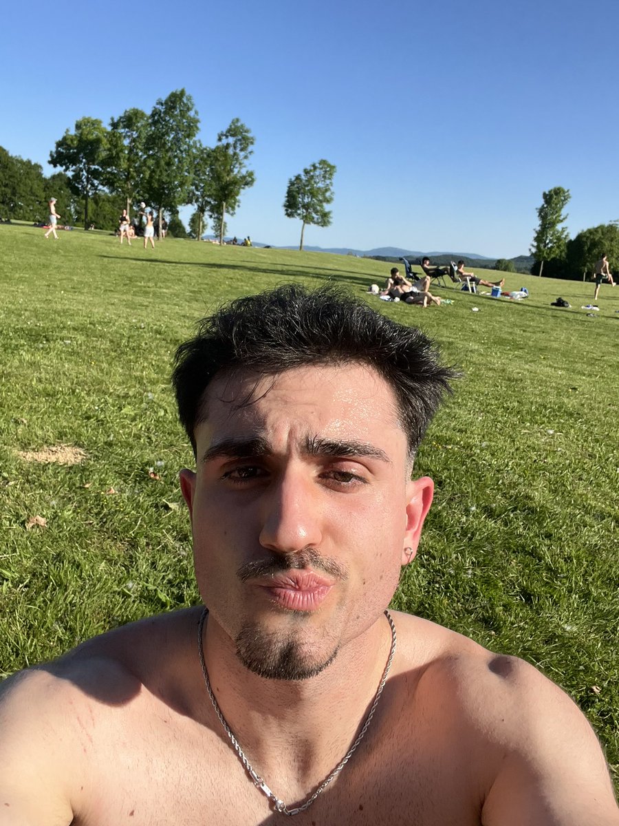ª tweet media